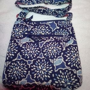 VERA BRADLEYS CROSSBODY IN BLUE FLORAL TOTE BAG
